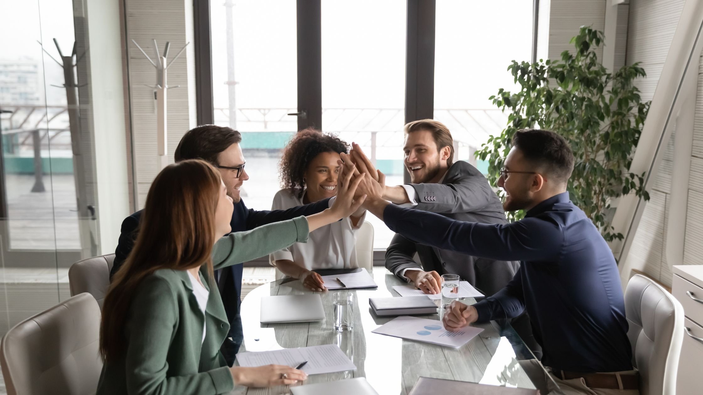 6 Ways Corporate Social Responsibility Benefits Your Employees